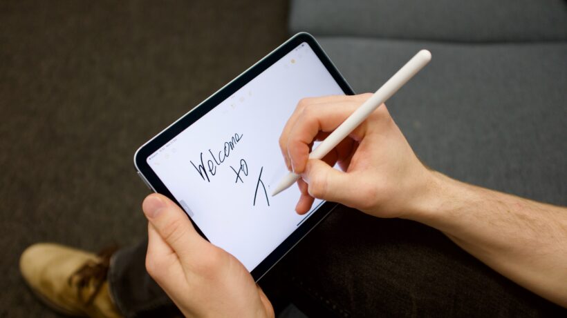 iPad Mini 7 écrire avec Apple Pencil Pro