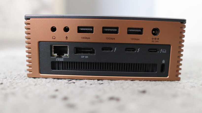 Ports arrière - Station d'accueil Ugreen Maxidok 17-en-1 Thunderbolt 5