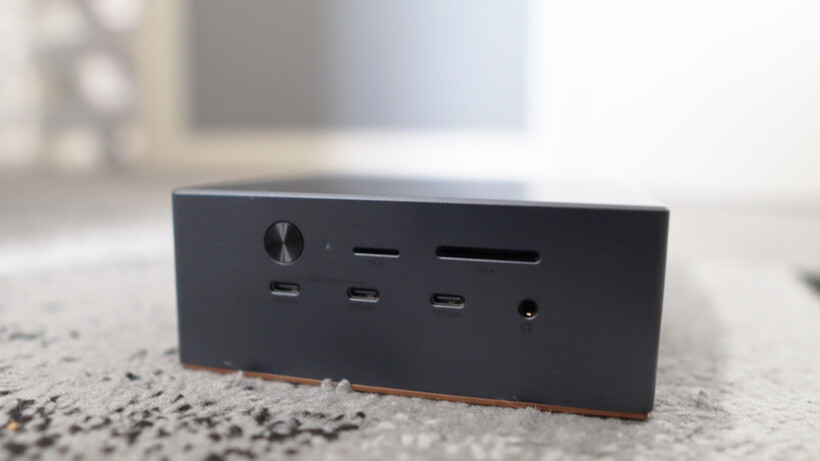 Ports avant - Station d'accueil Ugreen Maxidok 17-en-1 Thunderbolt 5