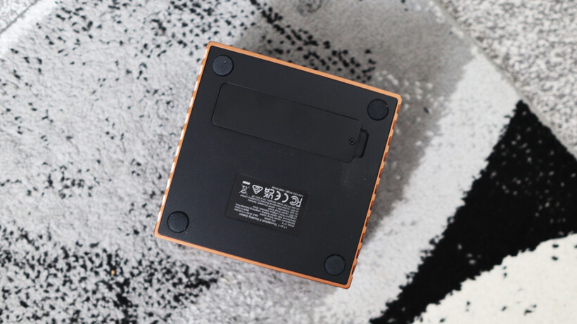 Dessous - Station d'accueil Ugreen Maxidok 17-en-1 Thunderbolt 5