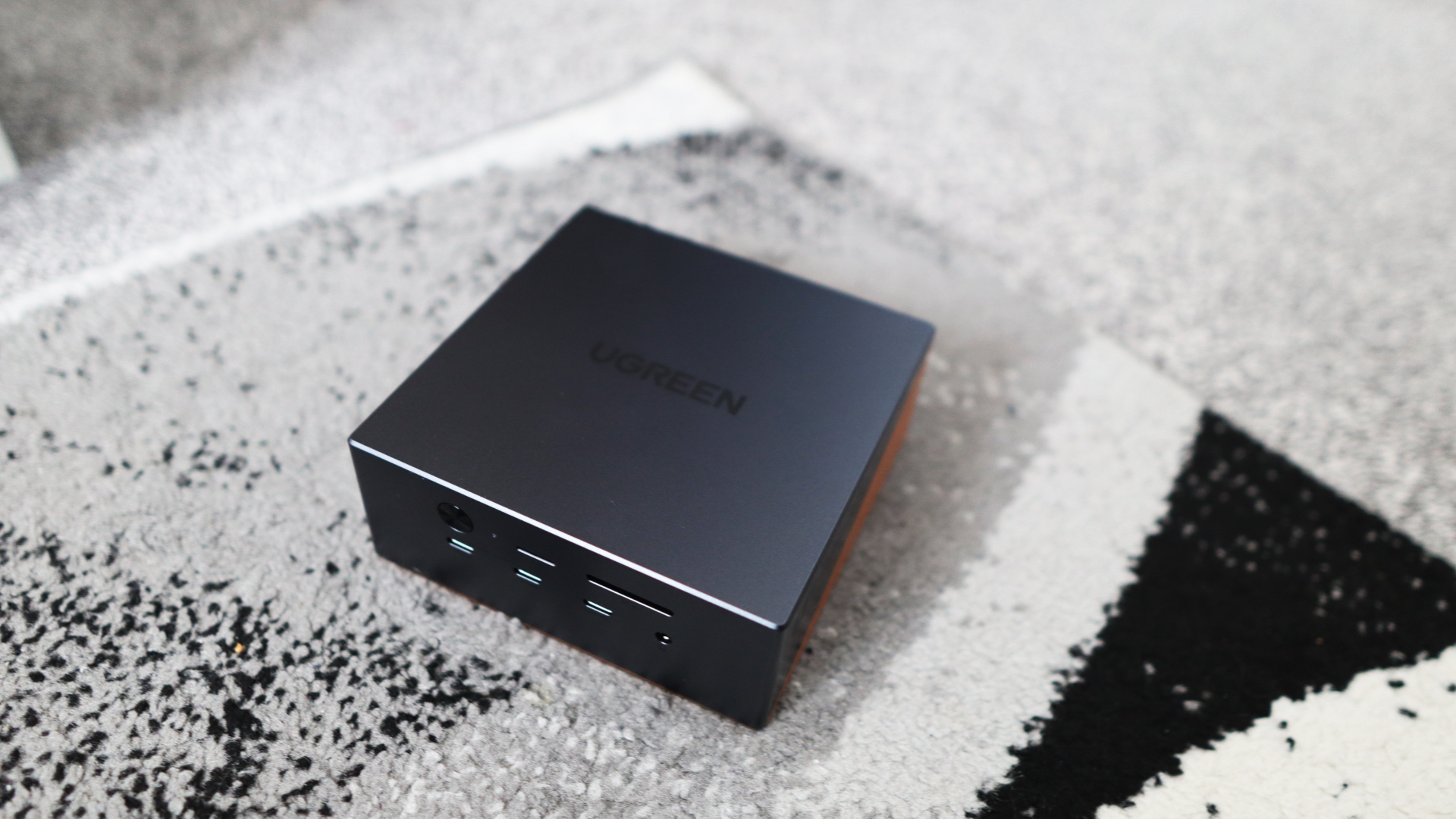 Examen de la station d'accueil Ugreen Maxidok 17-en-1 Thunderbolt 5