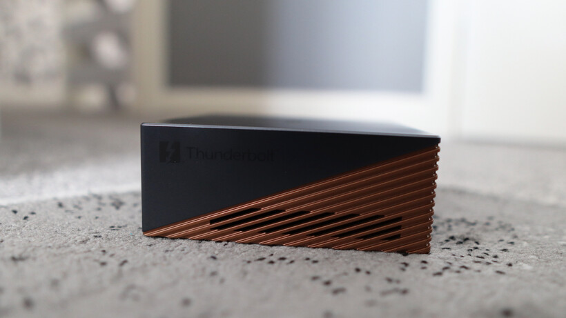 Côté - Station d'accueil Ugreen Maxidok 17-en-1 Thunderbolt 5