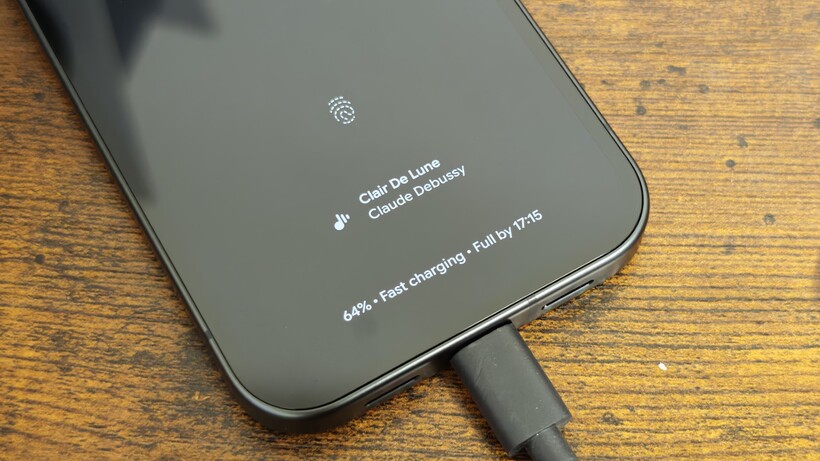 Pixel 10a avec USB C branché