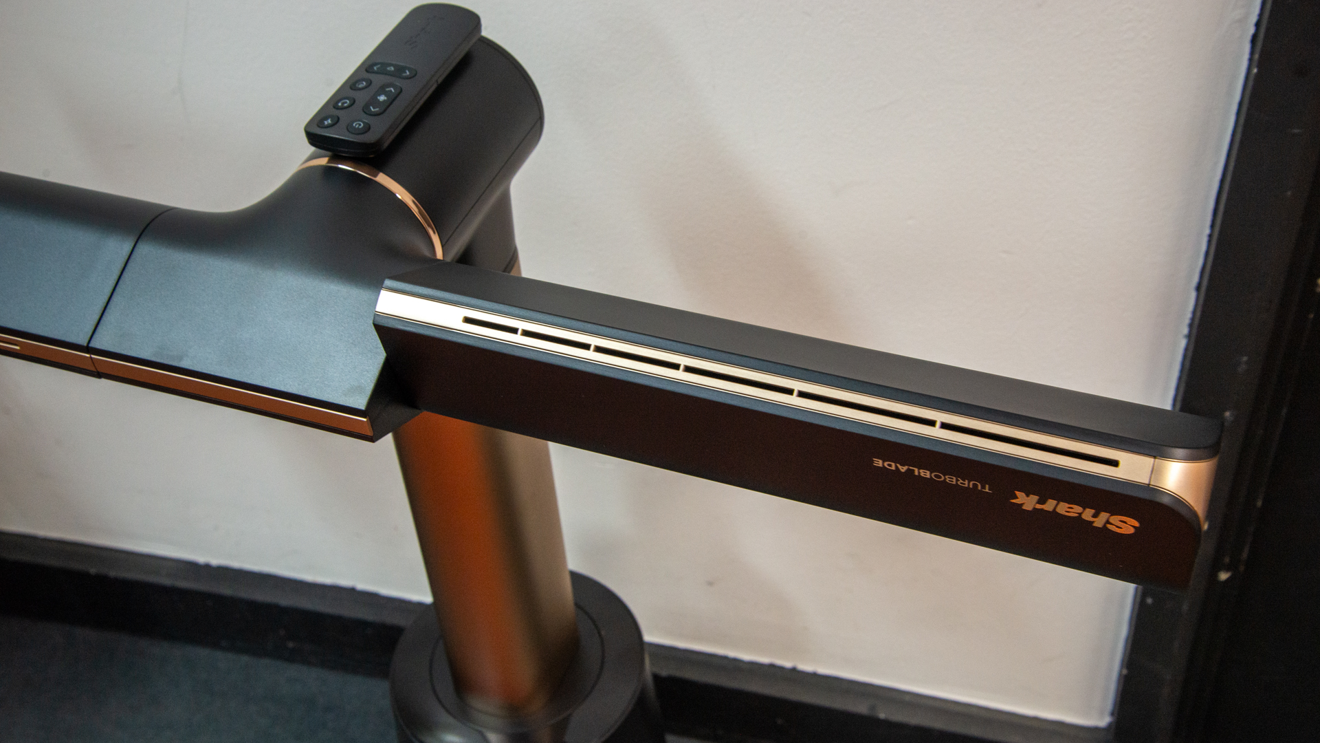 Le TurboBlade de Shark vient de bénéficier d'une baisse de prix importante avant la chaleur estivale