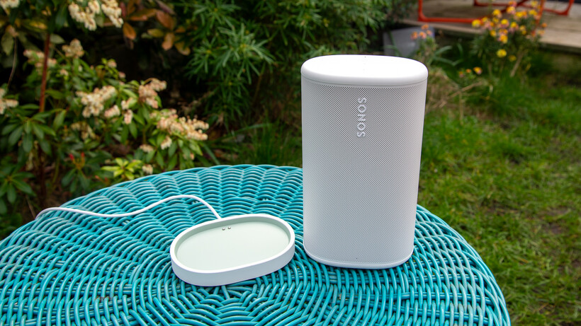 Sonos Play à côté de la station d'accueil