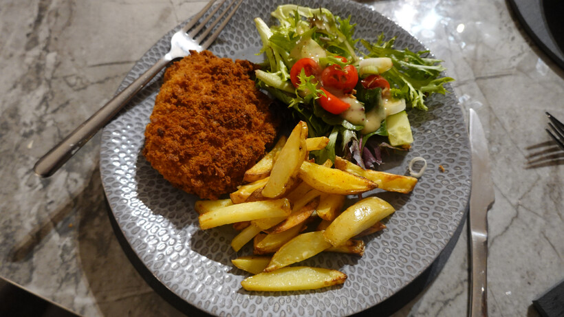 Poulet Cordon Bleu & Chips - Friteuse à air à double panier empilé Philips série 4000 (NA462) Images alimentaires
