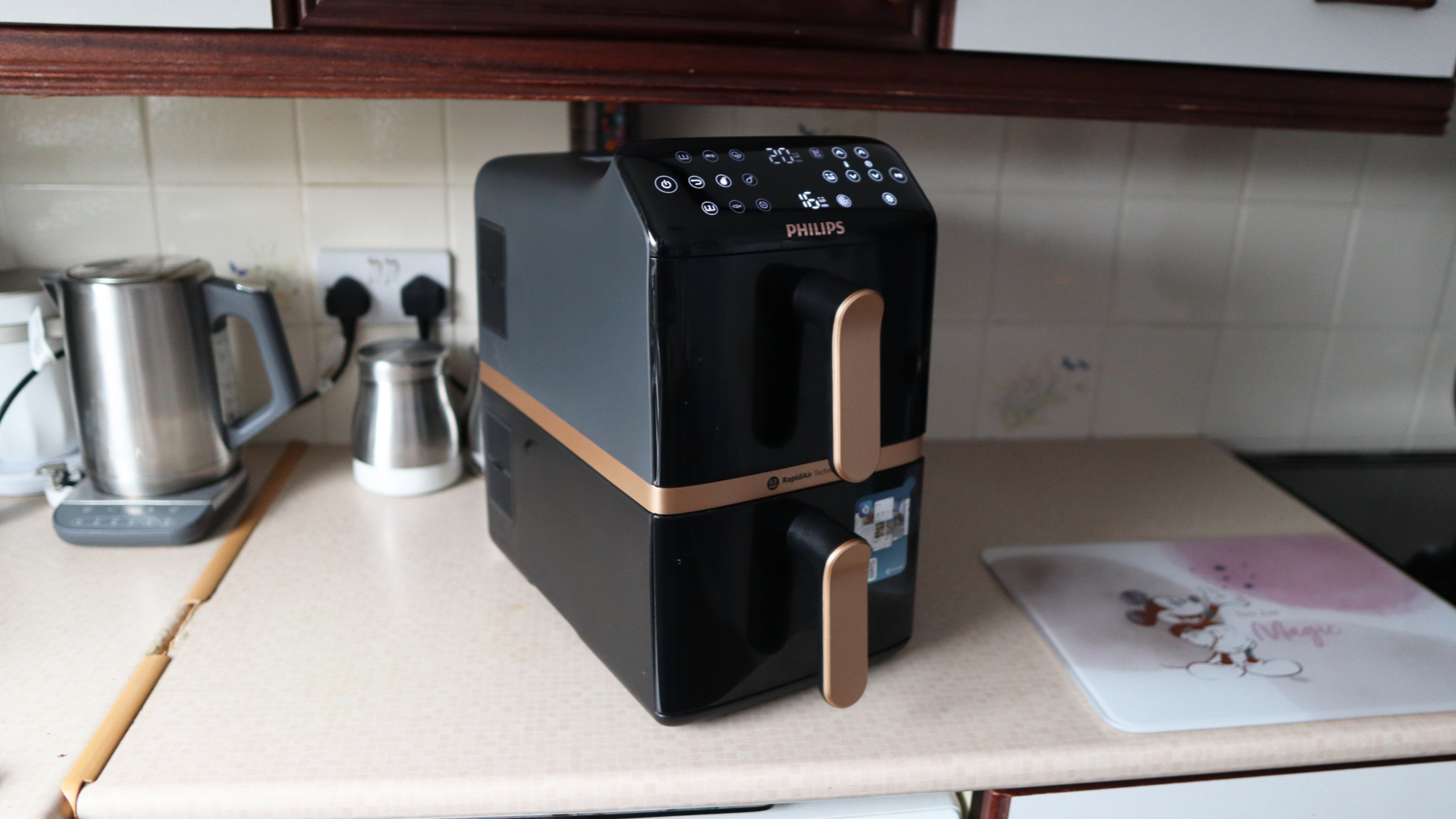 Examen de la friteuse à air empilée à double panier Philips série 4000 (NA462)