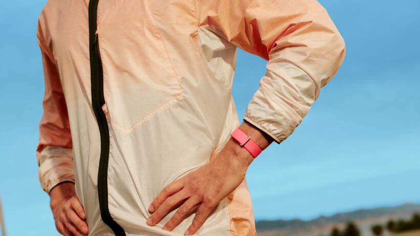 Fitbit Air rose au poignet