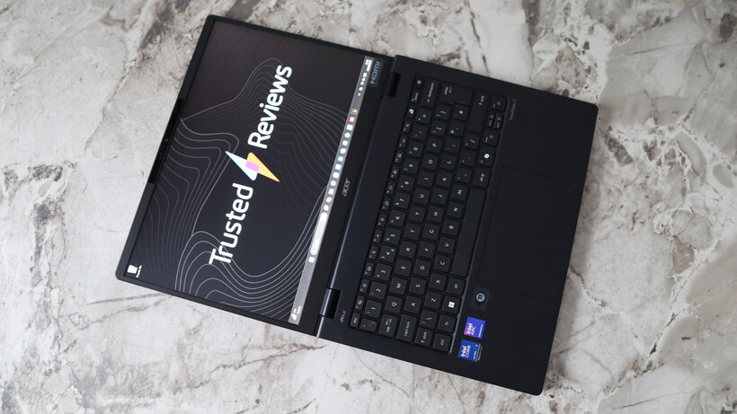 Profil posé à plat - Acer TravelMate P6 14 AI