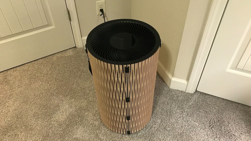 Vue arrière du purificateur d'air IQAir Atem Earth