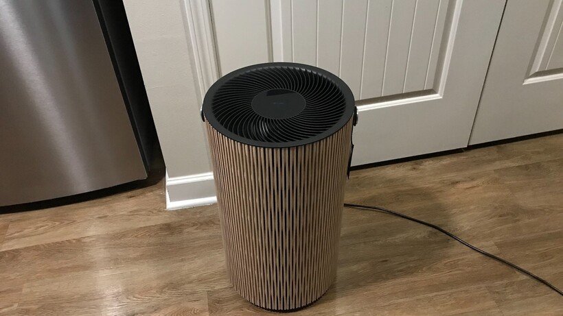 Purificateur d'air IQAir Atem Earth dans la cuisine