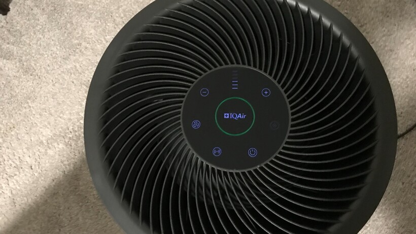 Commandes du purificateur d'air IQAir Atem Earth