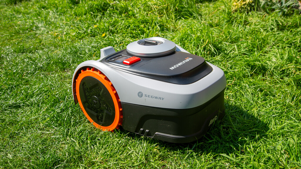 Segway Navimow i205 AWD sur l'herbe