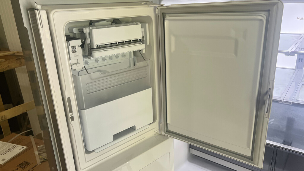 LG 29 pi3. Réfrigérateur à portes françaises MAX à 4 portes de profondeur standard LF29S9775S de 30 pi3 de profondeur standard avec distributeur d'eau et de glace intérieur